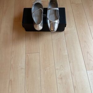 Silver metallic ballet flats